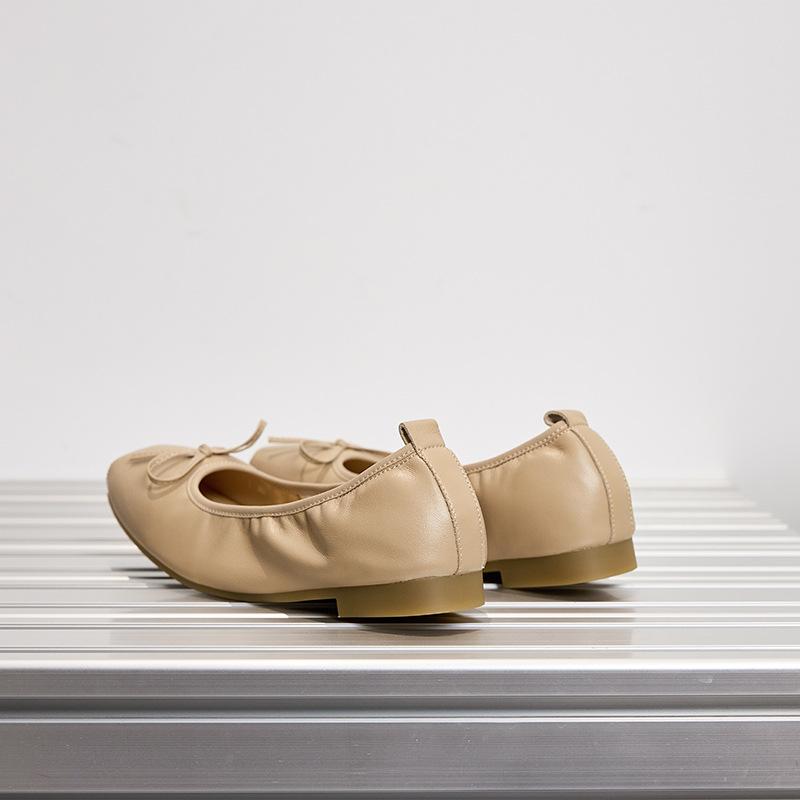 Summer and autumn new comfortable mother shoes soft sheepskin thick heel single shoes square head folds light mouth grandma shoes beige