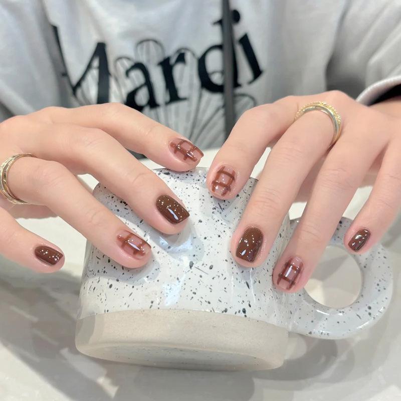 

Brown Coffee Plaid Press-On Nail Tips - Short Length, Solid Color, Versatile for Daily Wear, Autumn/Winter Style, One Size False Nails.