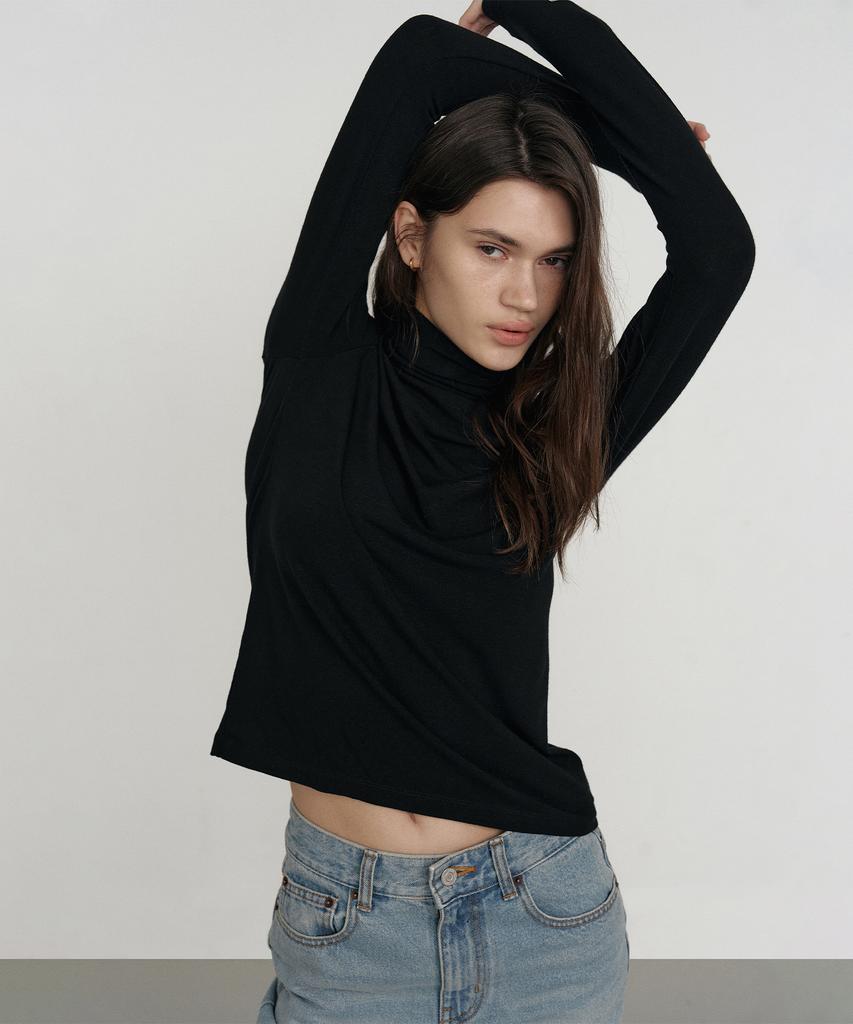 Isibchilwai Basic Wool Neck Top (Black)