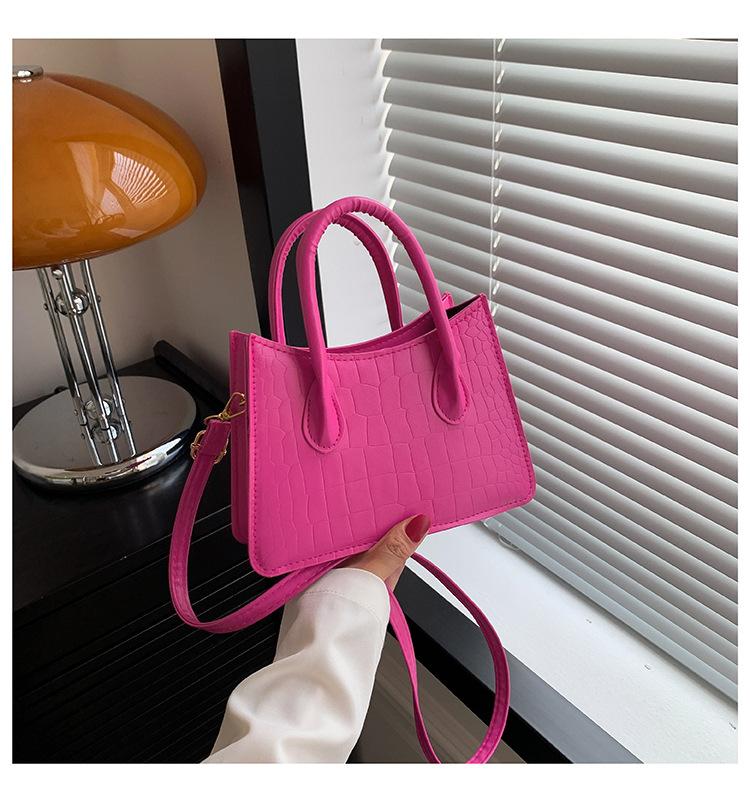 

Стильна суцільна кольорова жіноча приміська сумка в стилі крокодила, проста ретро-стиль, 2024, нова маленька квадратна сумка через плече в іноземному стилі рожевий червоний колір