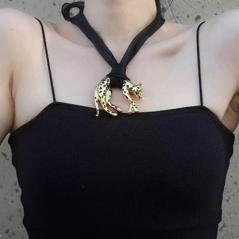 French Retro Red Gold Enamel Leopard Pendant Necklace For Women Luxury Niche Collarbone Chain Jewelry Accessories Gift