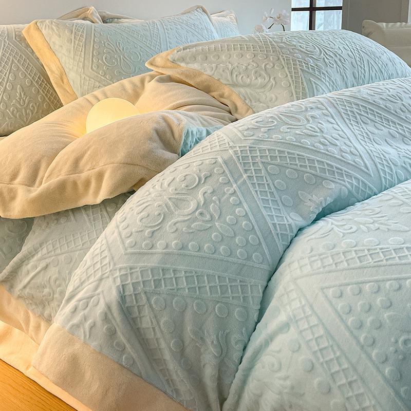 Luksusowy zimowy komplet pościeli z aksamitu w kolorze koralowym - 4-częściowa dwustronna kołdra i prześcieradło z aksamitu zapewniające najwyższy komfort.