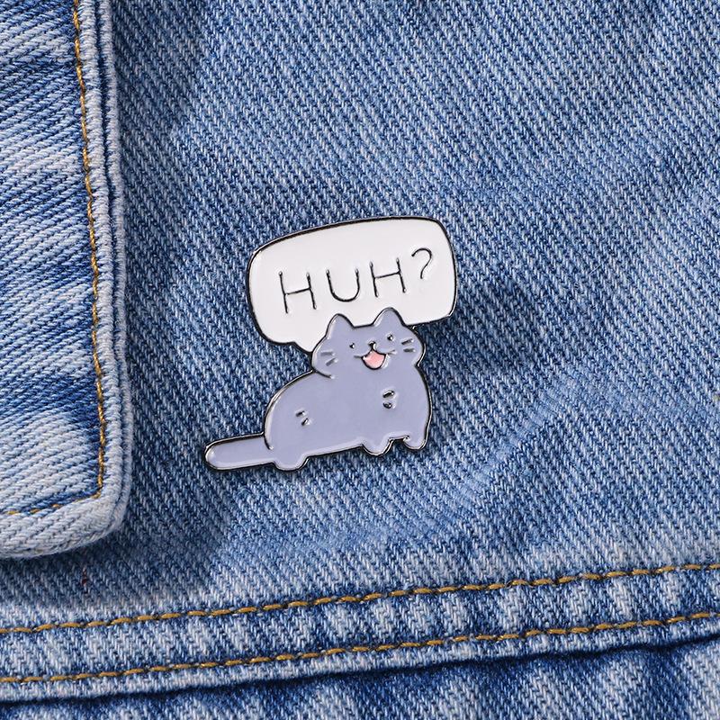 Original cartoon cat brooch cute cute cute schoolbag decoration anti-light needle fixed adjustment clothes accessories