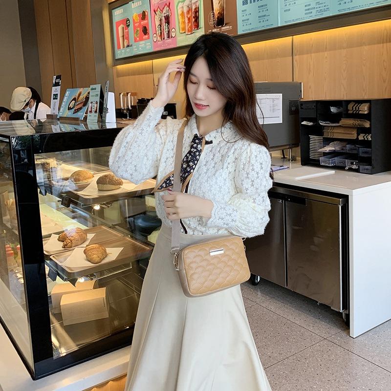 Rhombus embroidered shoulder crossbody camera bag, a new versatile lace-up women's bag