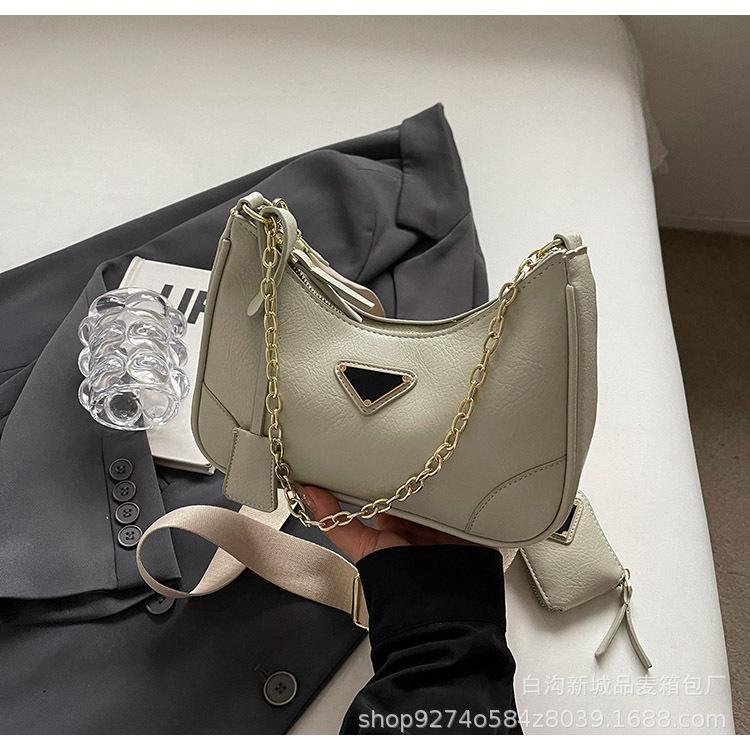 

High-end new Internet celebrity oil wax leather chain armpit small bag women s bag European and American shoulder crossbody bag crescent bag світло-зелений колір