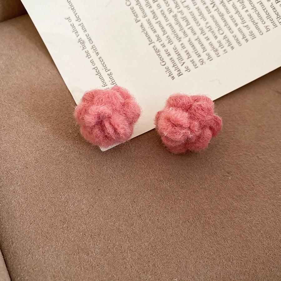 Silver Needle Wool Flower Stud Earrings - Bohemian High-End Fashion for Autumn/Winter