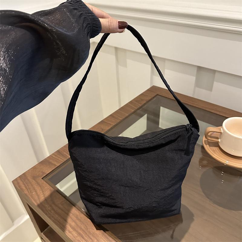 High end Underarm Bag for Women with Large Capacity New Autumn and Winter Canvas Shoulder Bag for Women with Niche Cloth Bag Bucket Bag