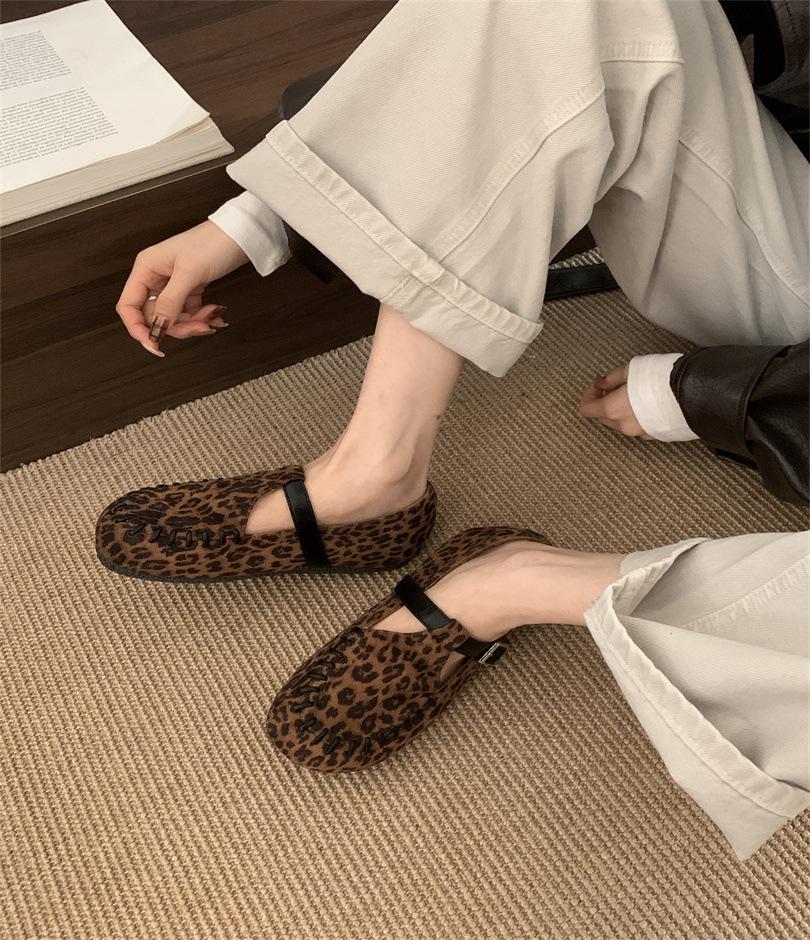 

Flat-bottomed French single shoes 2025 autumn new retro brown square head Mary Jane shoes small leather shoes design sense women s shoes 39 леопардовый