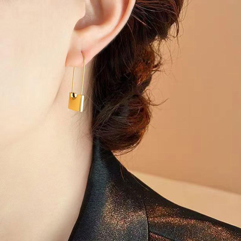 Pin Lock Earrings Premium Sense Light Luxury Niche Earrings Women'S Metal Cold Wind Personality Earrings