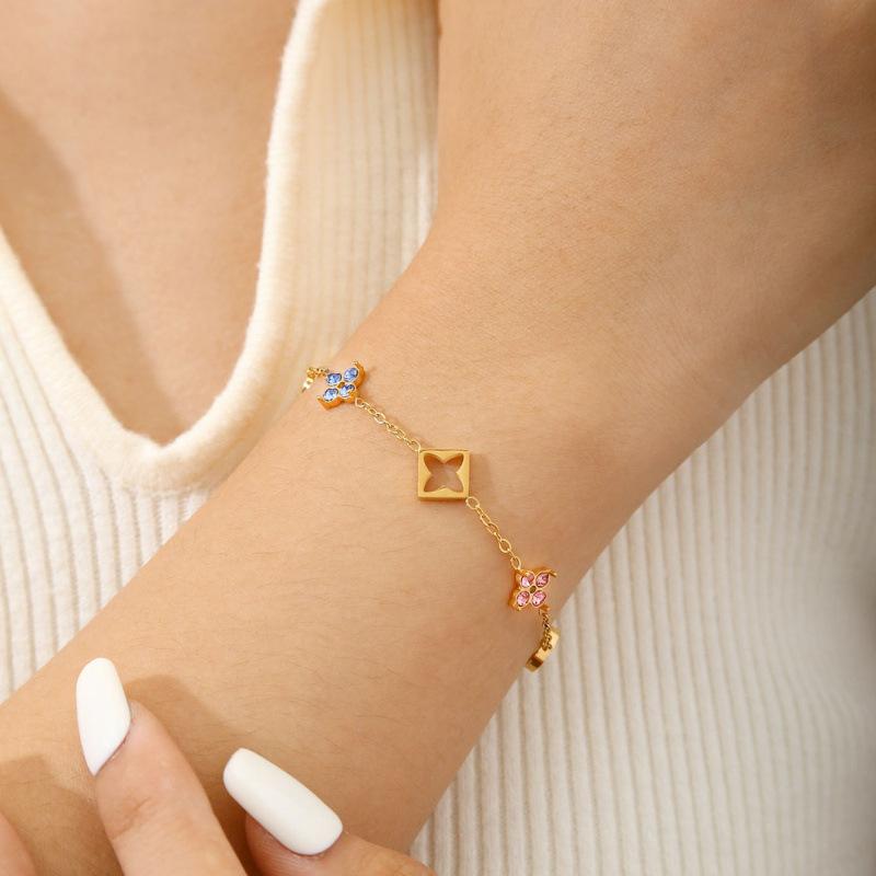 Four-leaf Clover Bracelet Elegant and Sophisticated Square Diamond Flower Titanium Steel Women's Bracelet