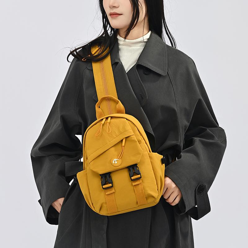 Sac à dos multifonctionnel pour femme Grande capacité Sac bandoulière poitrine pour extérieur et trajet