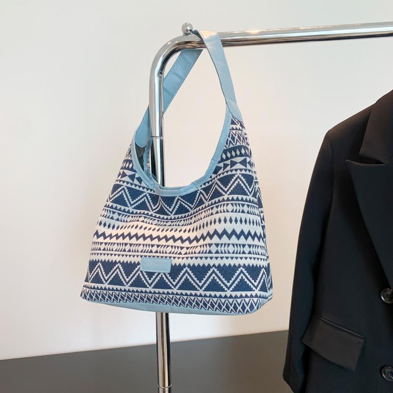 Simple and Fashionable Large Capacity Tote Bag Fashionable Student Daily Class Bag for Women's Summer New Shoulder Bag