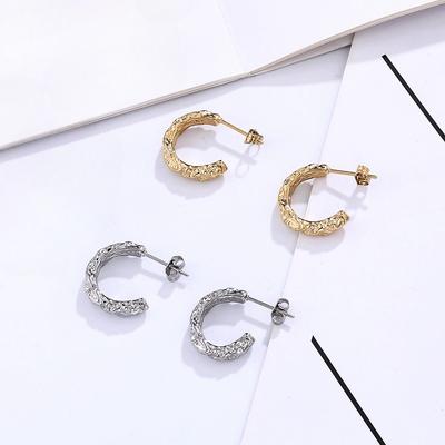 Brincos Simples de Lava em Forma de C Banhados a Ouro Design de Nicho Brincos Retrô Joias de Aço Titânio com Alta Retenção de Cor