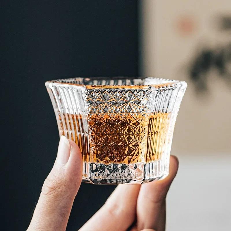 Japonský šestihranný křišťálový skleněný čajový šálek Ishizuka Nizu Light, šálek na whisky a saké, jeden hlavní šálek