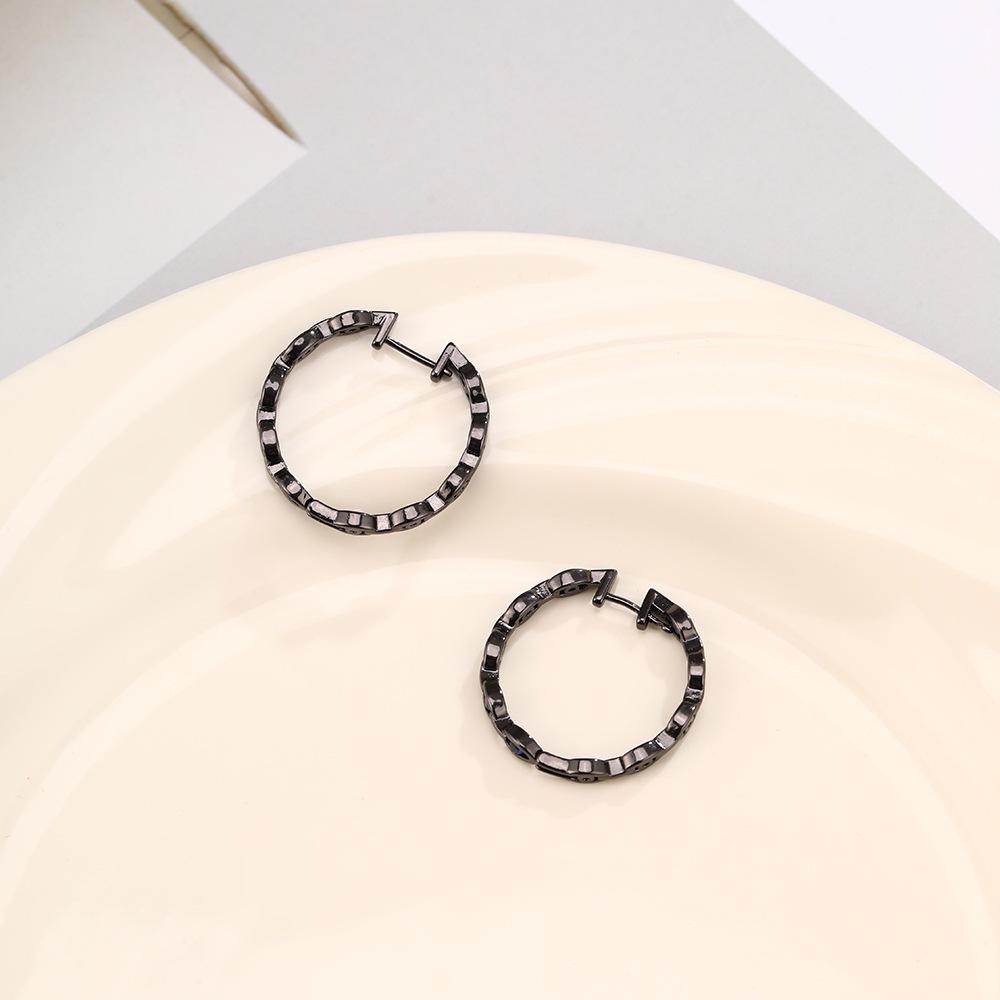 Ju Jingyi-Inspired Retro Black Hoop Earrings - Versatile, Elegant Studs for Women