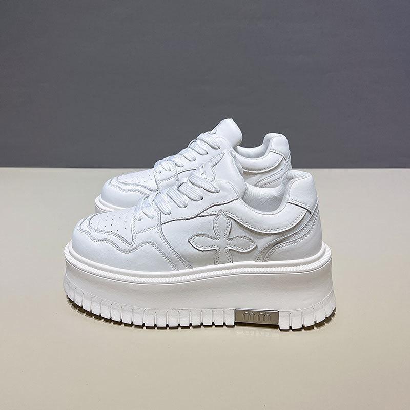 

Кожаные туфли-маффины на толстой подошве для женщин и миниатюрных людей увеличивают рост на 6 см, маленькие белые туфли 2025 новая осень универсальные повседневные и легкие 39