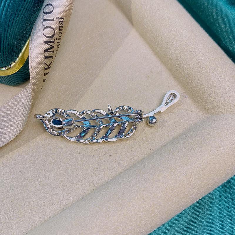 Copper Gold-Plated Two-Color Feather Brooch with Micro-Inlaid Zircon and 4-6mm Pearl Pin