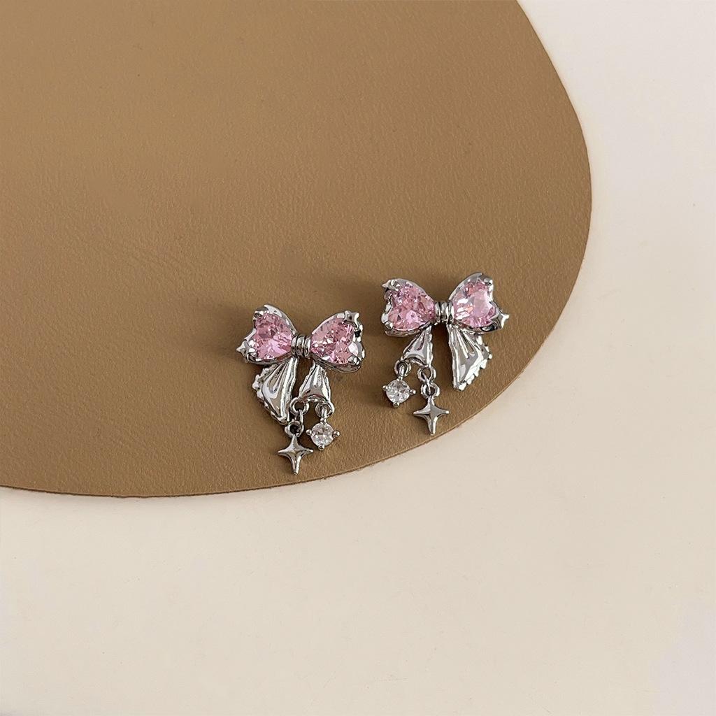 Temperament Pink Zircon Heart Earrings, Niche Fashion, Sweet Bow Earrings, Personalized and High-end Earrings