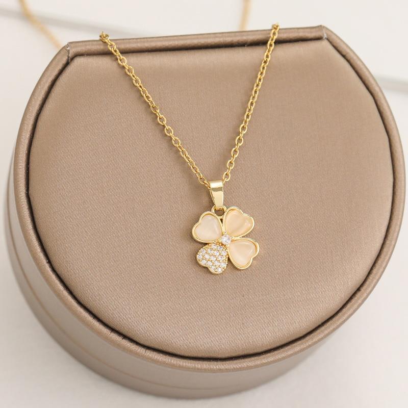 Single-petal Diamond-encrusted Four-leaf Flower Titanium Steel Necklace, Women's Model, Light Luxury Niche Fashion Multi-purpose Collarbone Chain