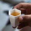 30ml Kleine Kapazität Talg Jade Weißes Porzellan Sechseckig Kung Fu Teetasse Persönliche Meistertasse Geschmack Wein Teetasse Teegeschirr Zubehör
