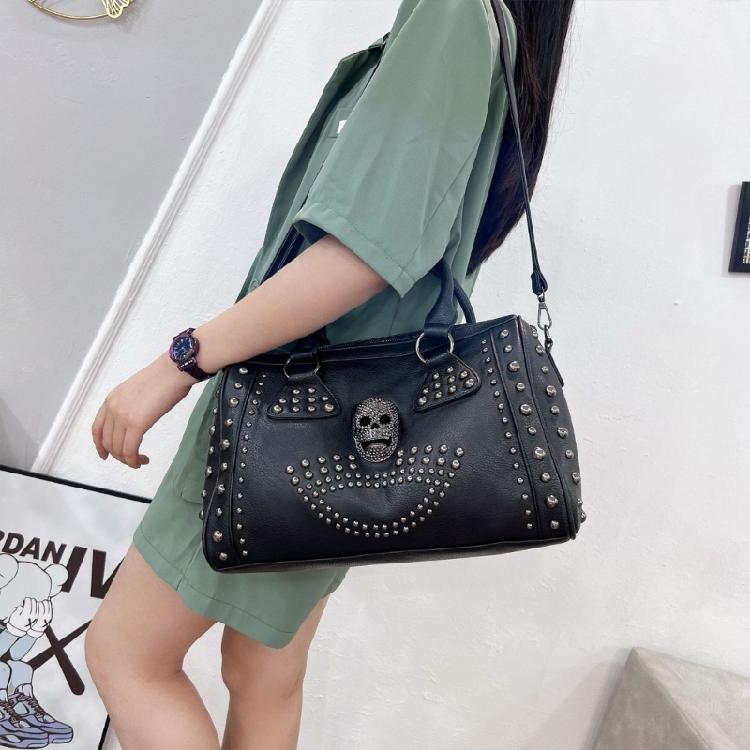 Versatile Shoulder Bag Rivet Messenger Bag for Teen Girl Handbag Crossbody Bag