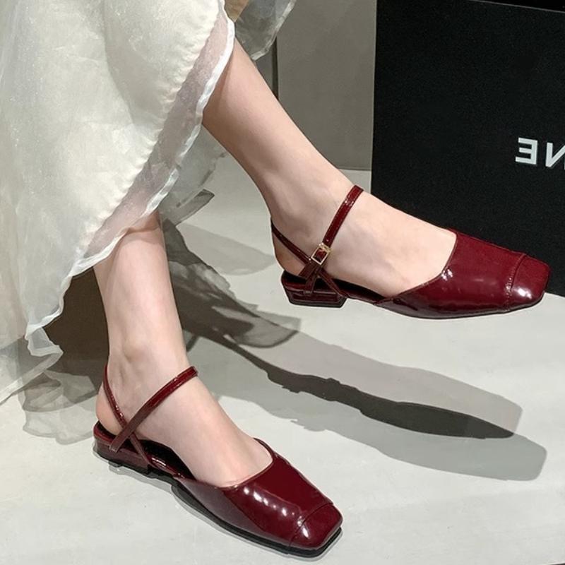 Mode Französischer Stil Eckige Spitze Kombiniert mit Rock und Sandalen für Damen-Outdoor-Bekleidung Neu Sommer Einzelknopf mit Flachssohle für Damen