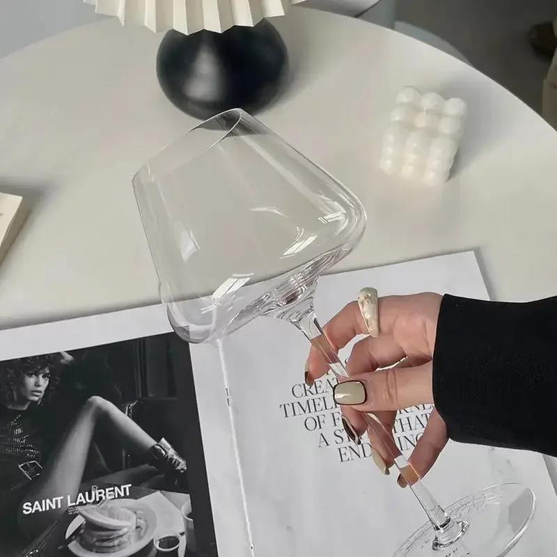 720ml Luxus Burgunder Weingläser - Moderne Kristall Stielgläser mit strukturierter Basis, Premium Home Barware für Dinner & Geschenke