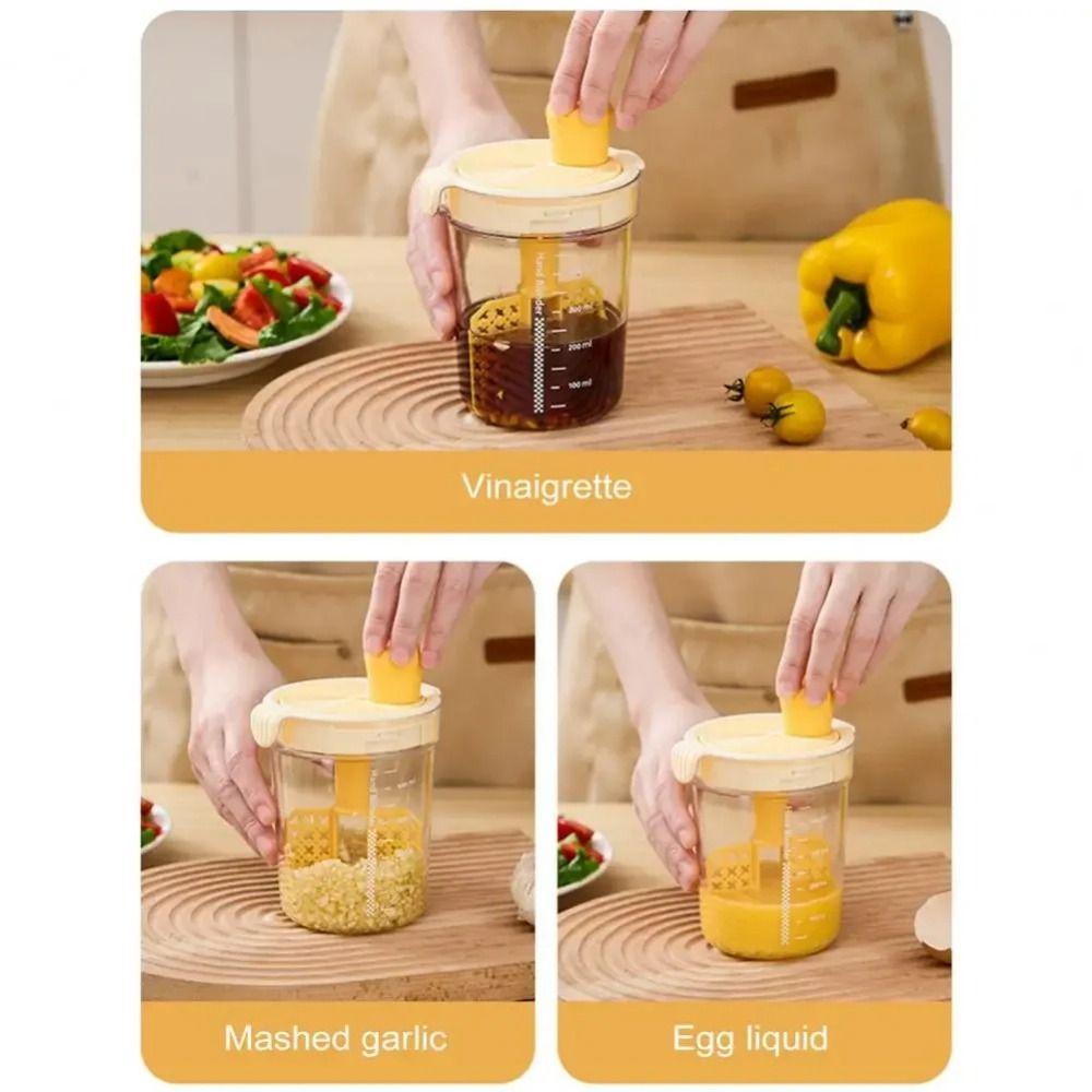 Portable Hand Seasoning Mixer Rotating Salad Dressing Shake Bottle Manual Stirring Bottle  Garlic