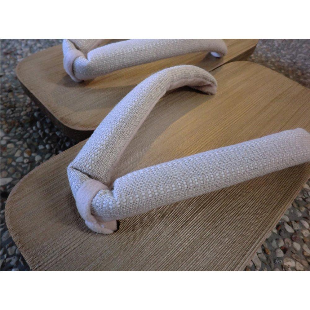 Kiso Nezuko Geta: Men's Two-toothed Sandals with Beige Stripes, Continuing 300 Years of Tradition, Made in Japan