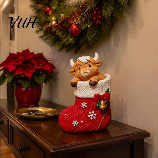Holiday Tabletop Centerpiece Christmas Highland Cow Stocking Figurine, Xmas Tree Cattle Resin Figurine Statue, Animal Sculpture for Desktop Decoration