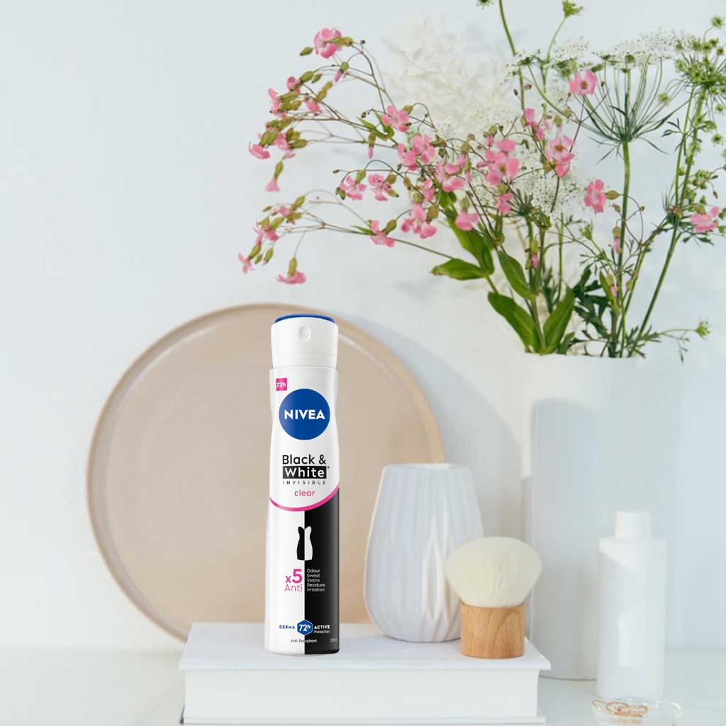 Nivea Black&White Invisible Clear Antyperspirant Damski W Sprayu 72H 200Ml
