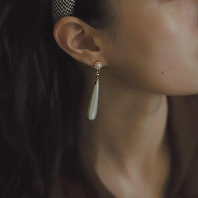 Elegante französisch-koreanische Perlen-Wassertropfen-Ohrringe: Retro, Schlicht, Schlankmachend und Trendiges Design