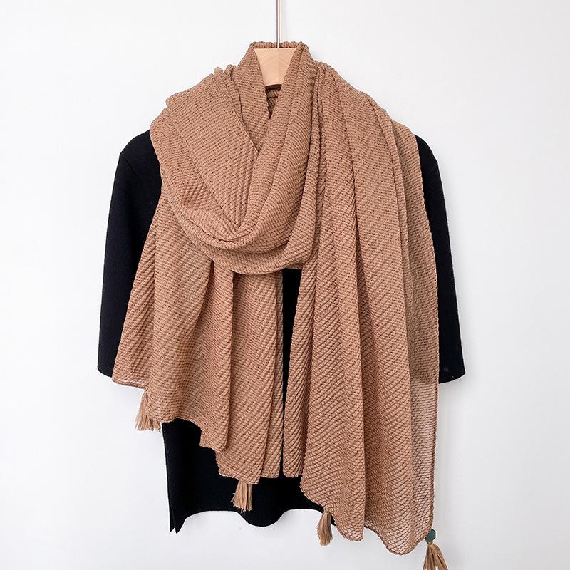 Literarischer Stil Retro High-End Schlichter Einfarbiger Schal Japanischer und Koreanischer Damen Kreative Mode Plissierter Dünner Schal Hängende Fransen