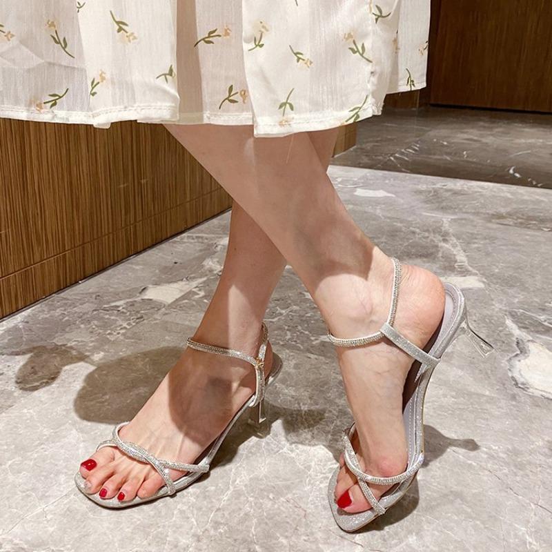 Die 2025 Sommer Neu Dinnerparty-Stil Champagnerfarbene Skinny Damen-Schuhe, Sexy High-Heel-Sandalen und Zwei-Wege-Flip-Flops