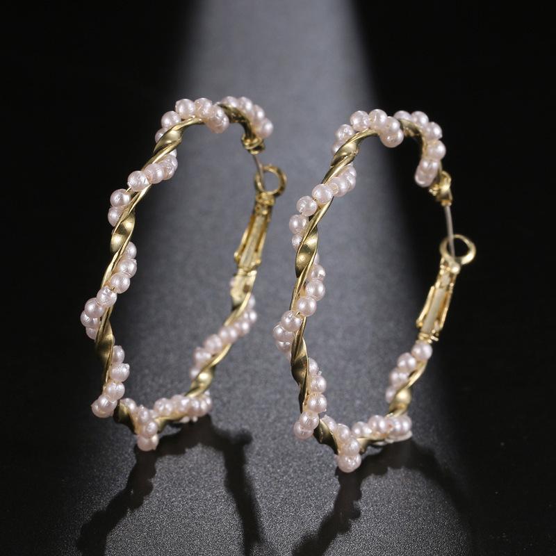 

Elegant European & American Copper Pearl Circle Stud Earrings – Creative Retro Style for Women