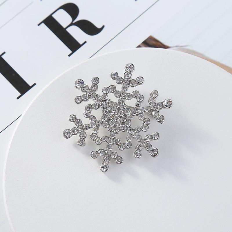 Christmas Snowflake Brooch, Alloy Diamond Brooch, Exquisite Flower Anti-Light Pin