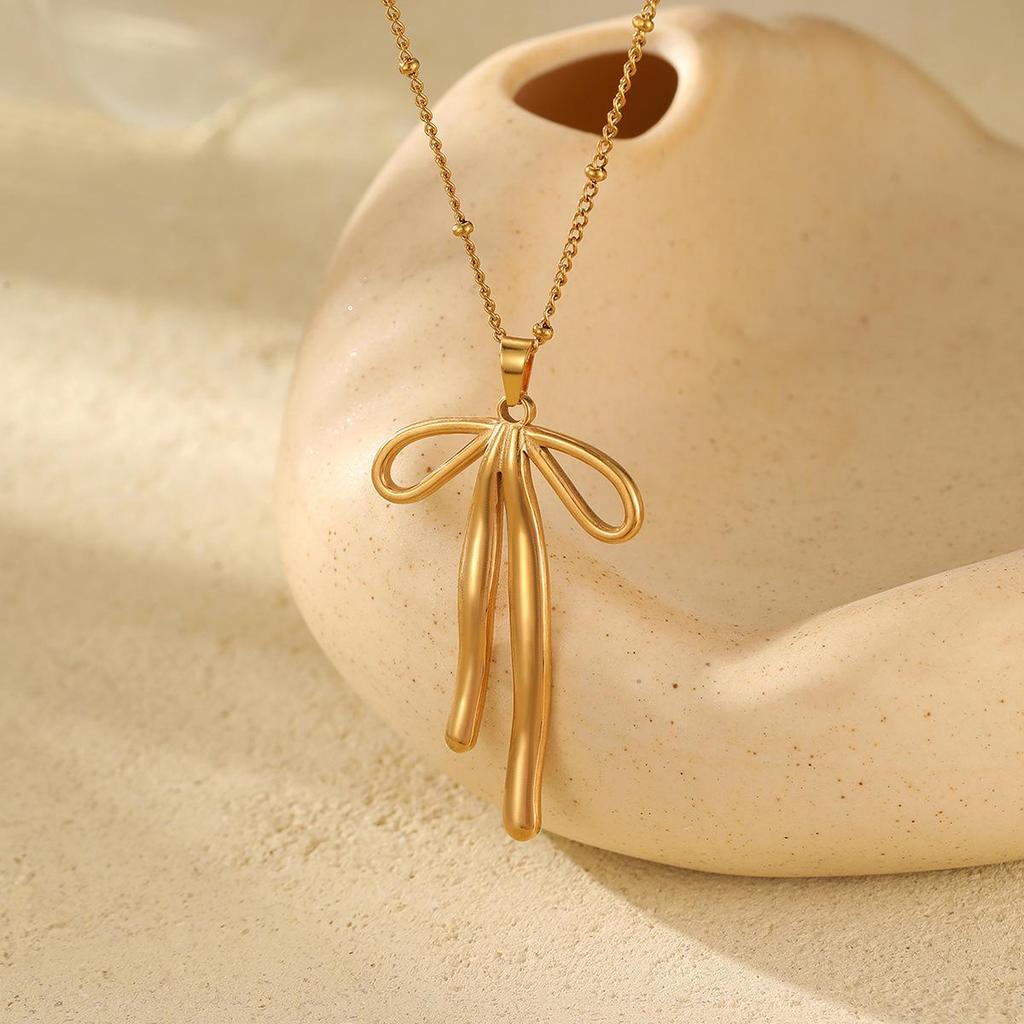 European-American Titanium Steel Bow Necklace & Earring Set with Fade-Resistant, Color-Retaining Clavicle Chain