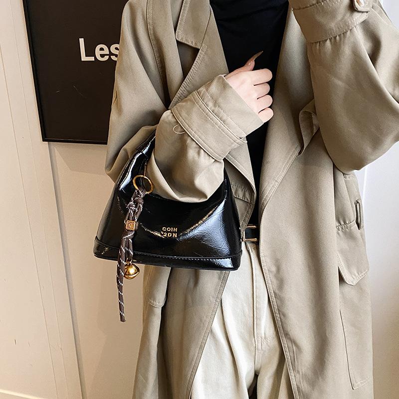 Bag women's 2025 new high-end niche autumn and winter texture shoulder messenger bag women's popular portable dumpling bag