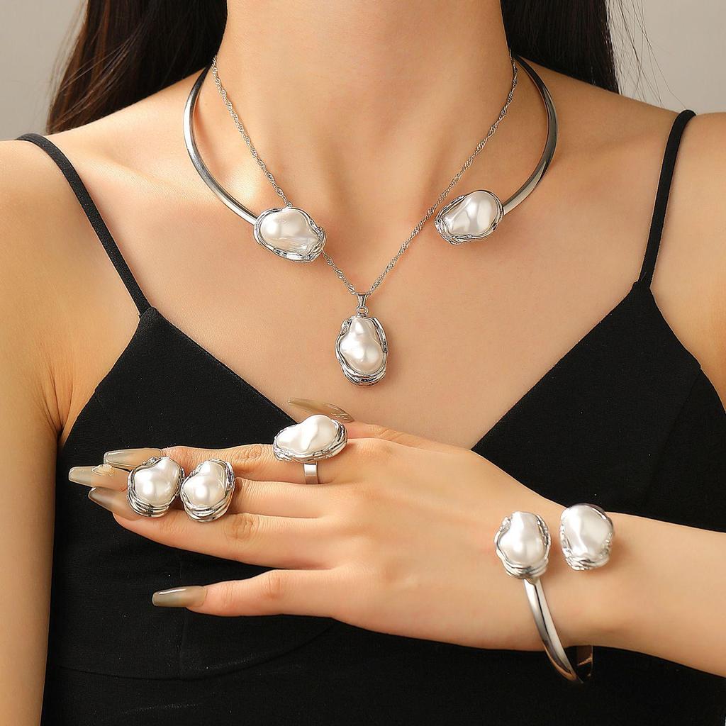 Baroque Pearl Choker - European & American Style with Irregular Design, Simple Metal Open Necklace