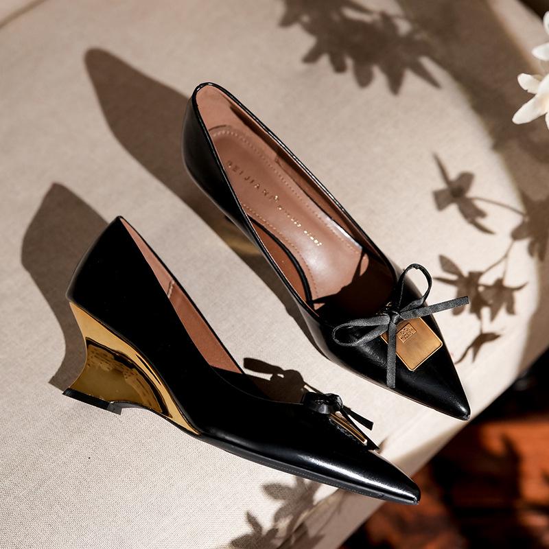 

Элегантные клиновидные туфли на каблуке из овчины с бантом для женщин - Острый носок, Изысканный дизайн 37