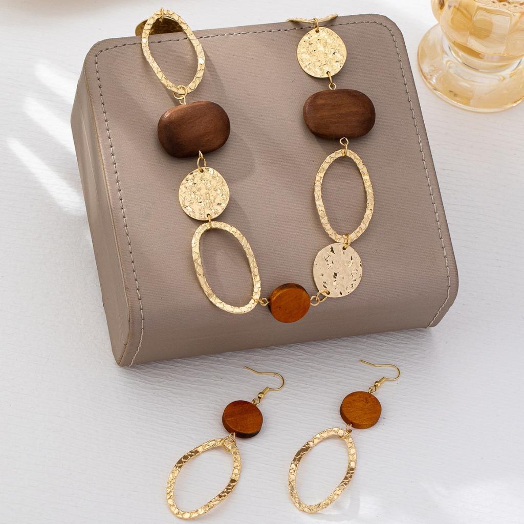 Retro Wooden Gold-Plated Beaded Long Necklace, Textured Gold Ring Wood Pendant Design, Vintage Elegant Women's Jewelry
