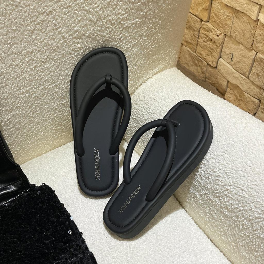 Foot Fashion Flip-flops Women's Non-slip Cool Slippers 2025 New Flat Bottom Seaside Beach Outer Wear Summer Internet Celebrity Clip