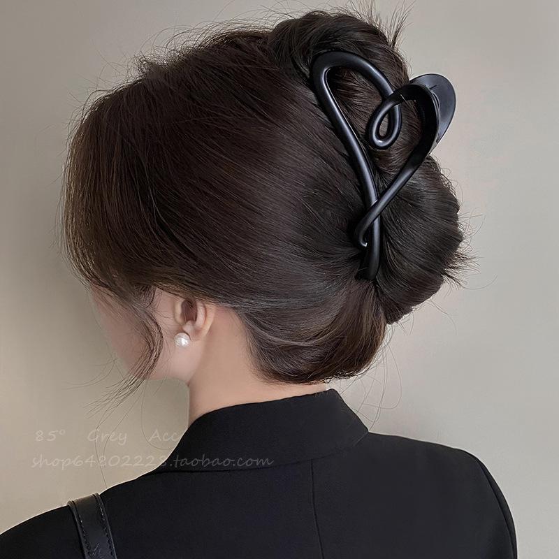 Niche High-Quality Hollow Heart Hair Claw for Women - Large 2025 Shark Bun Clip