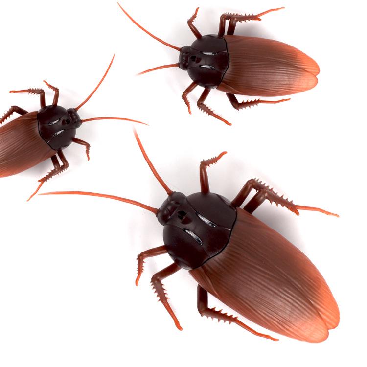 

Игрушка-розыгрыш «Таракан на инфракрасном пульте управления» - Новинка, электрический питомец-симулятор для детей 14.5*8.2*3.5 CM