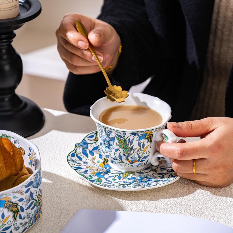 Elegant Court Style Exquisite Premium Vintage Hot Coffee Cup And Saucer Gift Box Latte Latte Cup Ceramic Souvenir