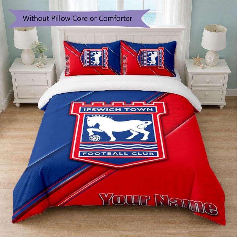 Set Biancheria da Letto Personalizzato Ipswich Town con Nome e Testo 1 Copripiumino+2 Federe Logo Calcio Regalo Personalizzato per Occasione Speciale Decorazione Camera da Letto