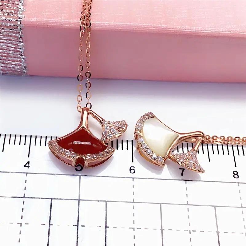 Exquisite Russian 585 Purple Gold Flash Diamond Redstone Maple Leaf Plated Rose Gold Pendant French Exquisite Colored Gold Necklace