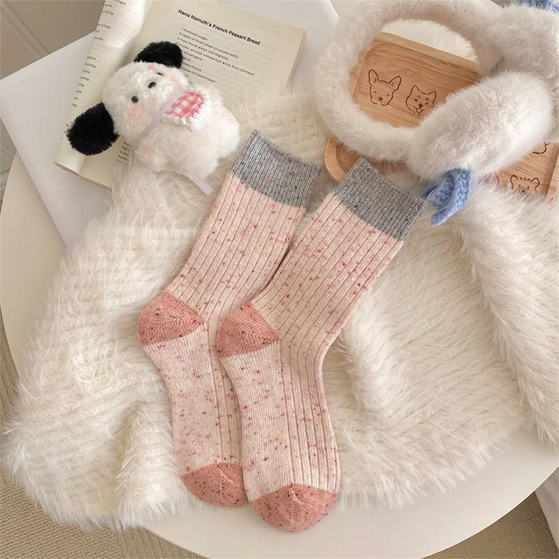 Girls Who Keep Their Feet Warm In Autumn and Winter Can Come Up with Some Warm Woolen Socks. Multicolored Mid-calf Socks Are Versatile for Ladies