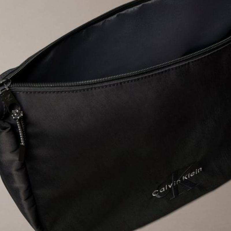 Calvin Klein JeanS Men S Bold Logo Nylon Sling 4d3414g Ub1