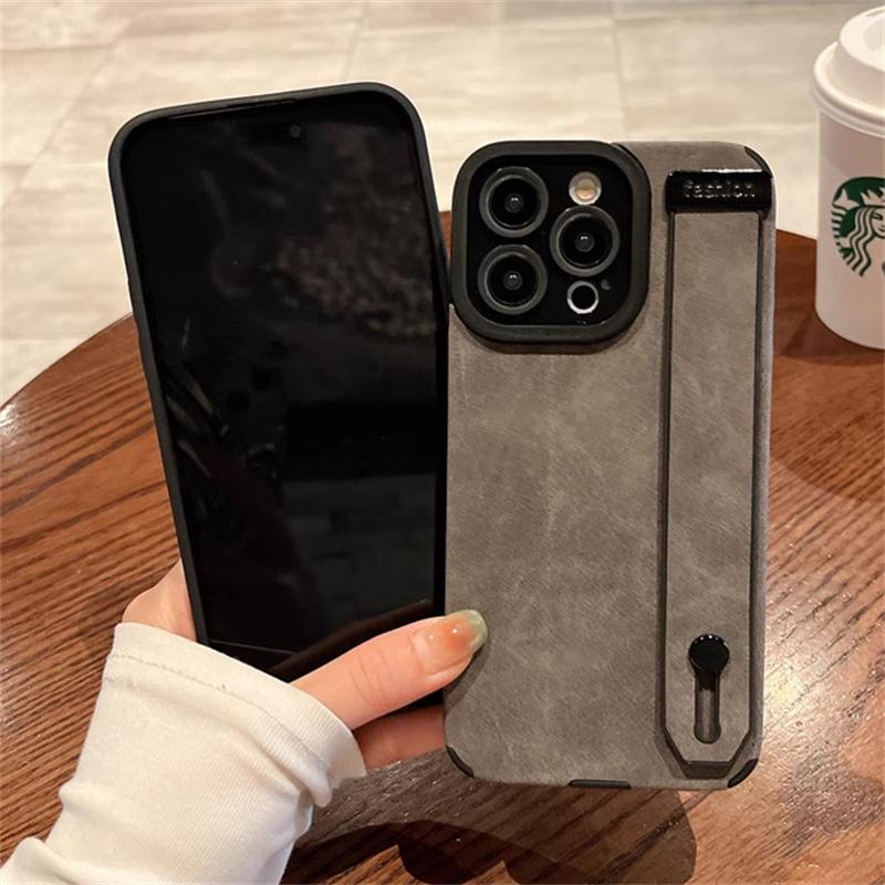Wrist Strap Holder Case For iPhone 17 16 13 12 11 Pro Max Matte Leather Phone Cases For iPhone Air 15 14 Pro Max 16 Plus Cover